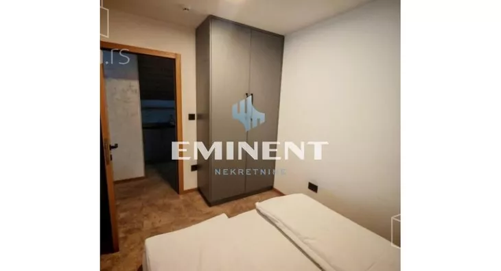 Šestosoban stan | 4zida