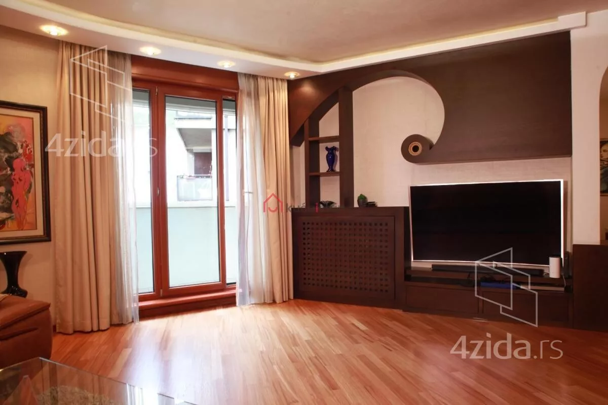 Petosoban stan | 4zida