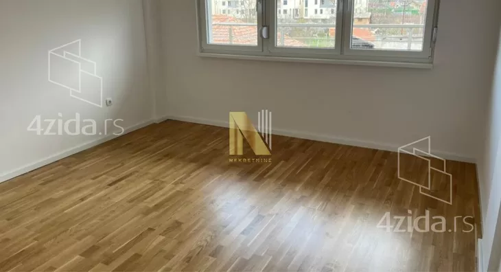 Četvoroiposoban stan | 4zida