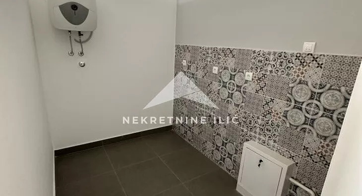 Poslovna zgrada | 4zida