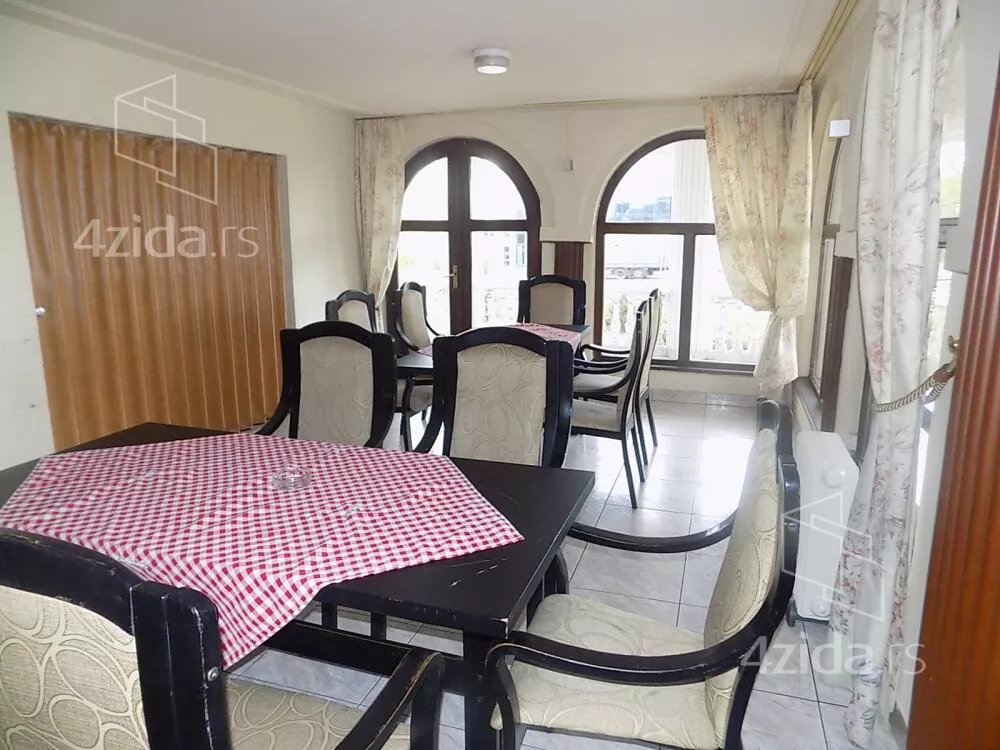 Poslovna zgrada | 4zida