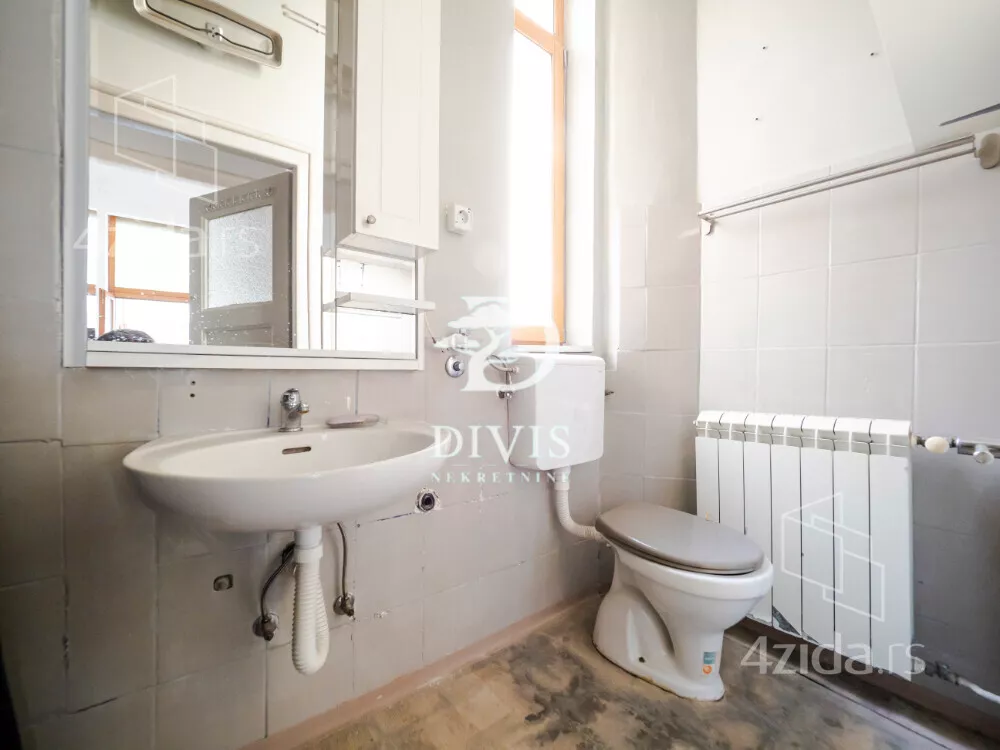 Četvoroiposoban stan | 4zida