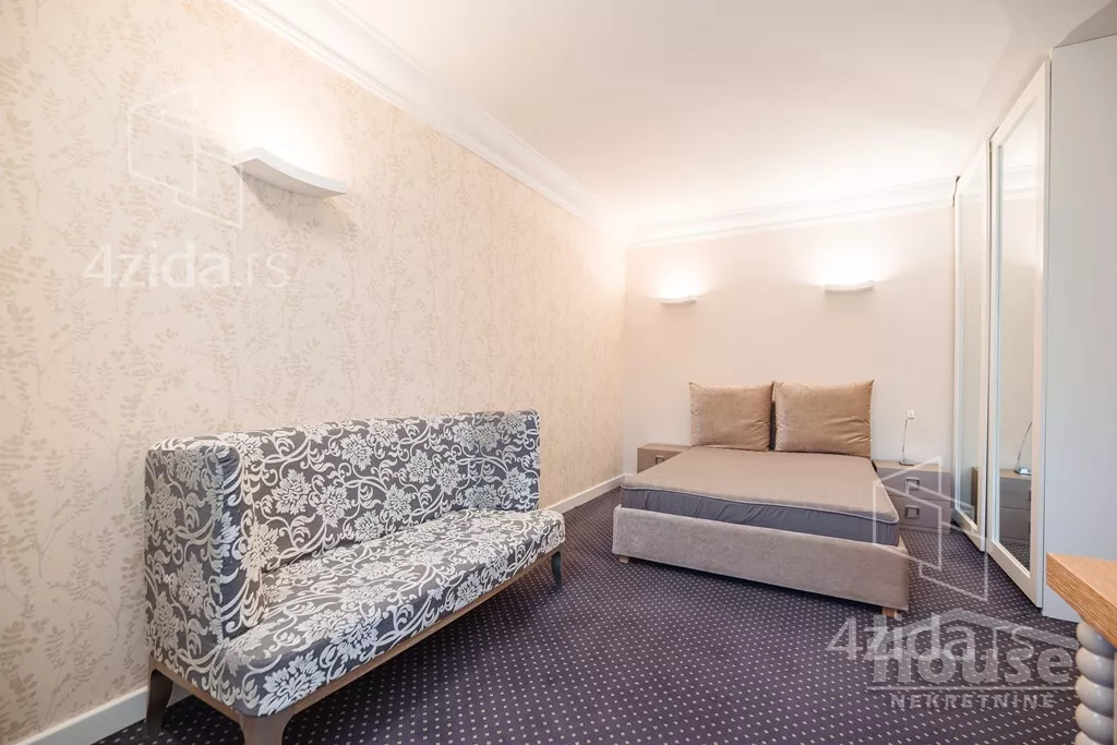 Šestosoban stan | 4zida