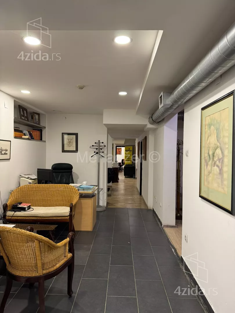 Poslovna zgrada | 4zida