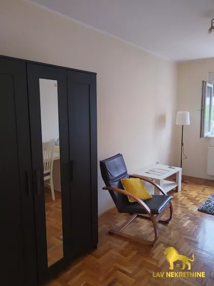 GERI KAROLJA | 4zida.rs
