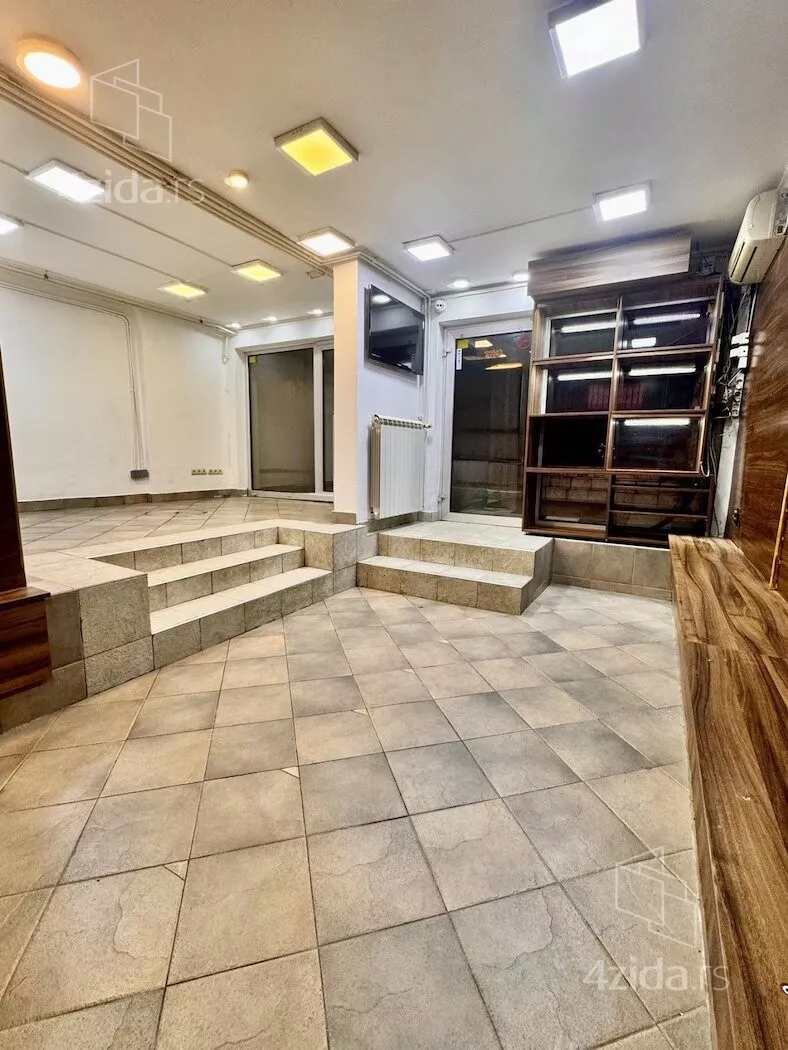 Poslovna zgrada | 4zida