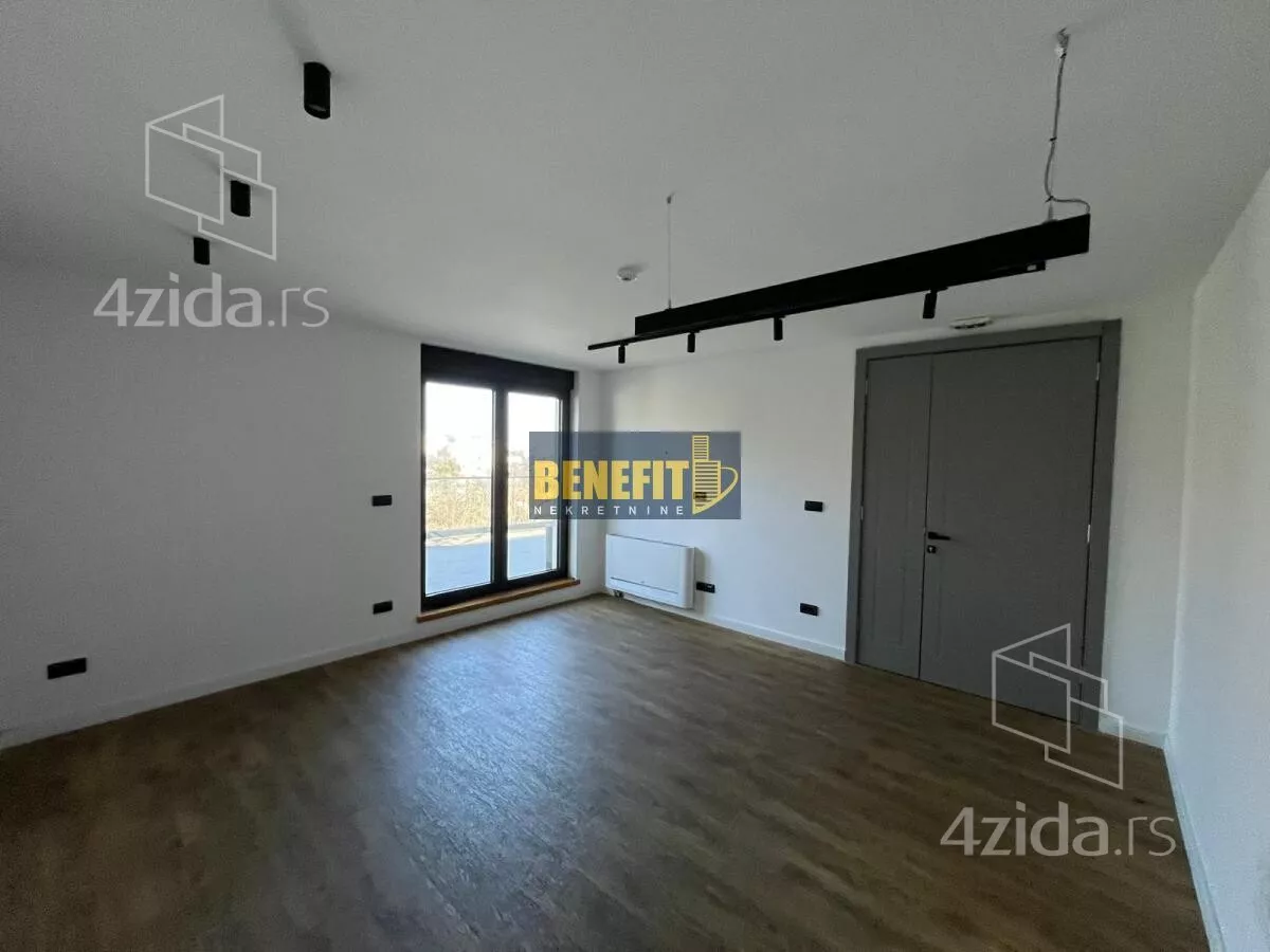 Poslovna zgrada | 4zida