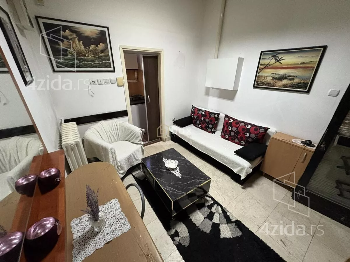 Poslovna zgrada | 4zida