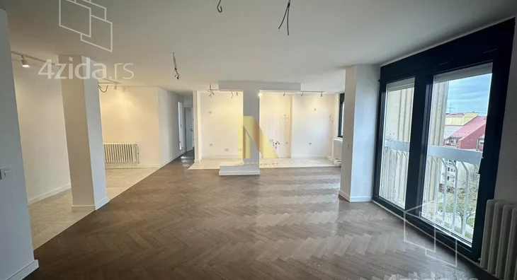 Četvoroiposoban stan | 4zida