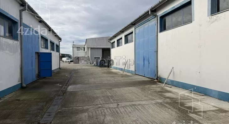 Poslovna zgrada | 4zida