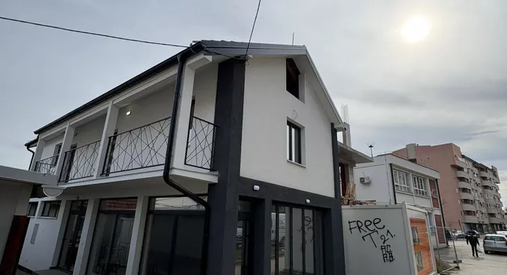 Poslovna zgrada | 4zida