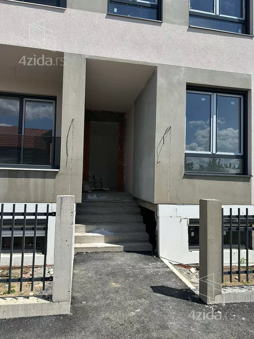 Lokal | 4zida