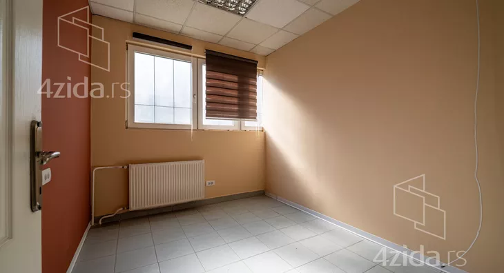 Poslovna zgrada | 4zida