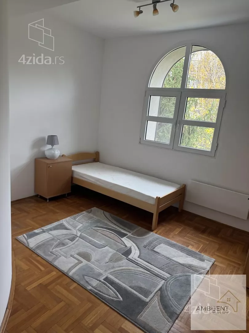 Šestosoban stan | 4zida