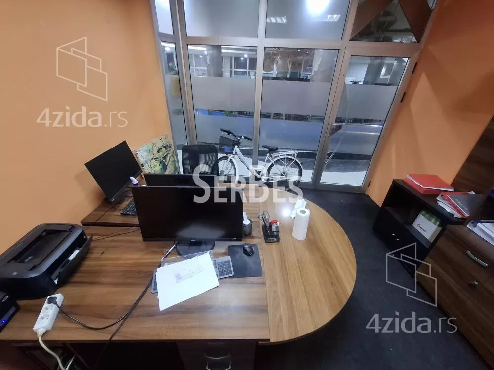Lokal | 4zida