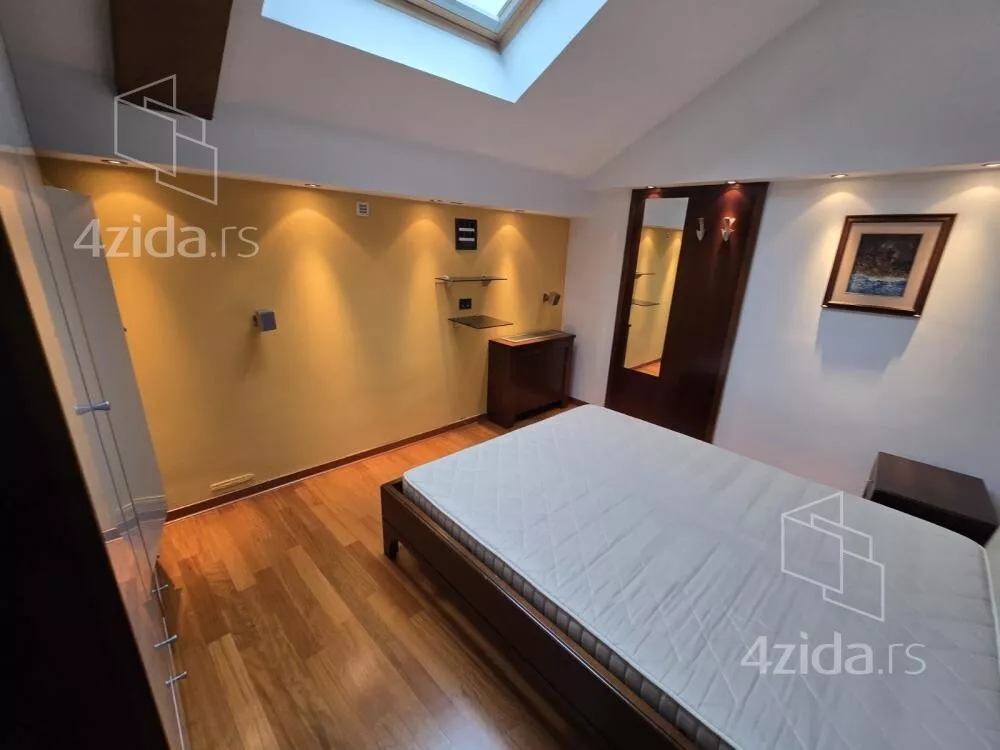 Šestosoban stan | 4zida