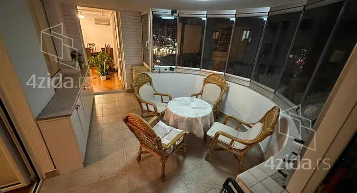 Troiposoban stan | 4zida