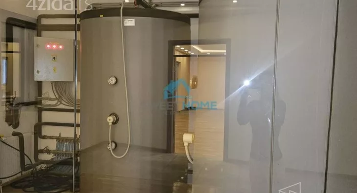 Poslovna zgrada | 4zida