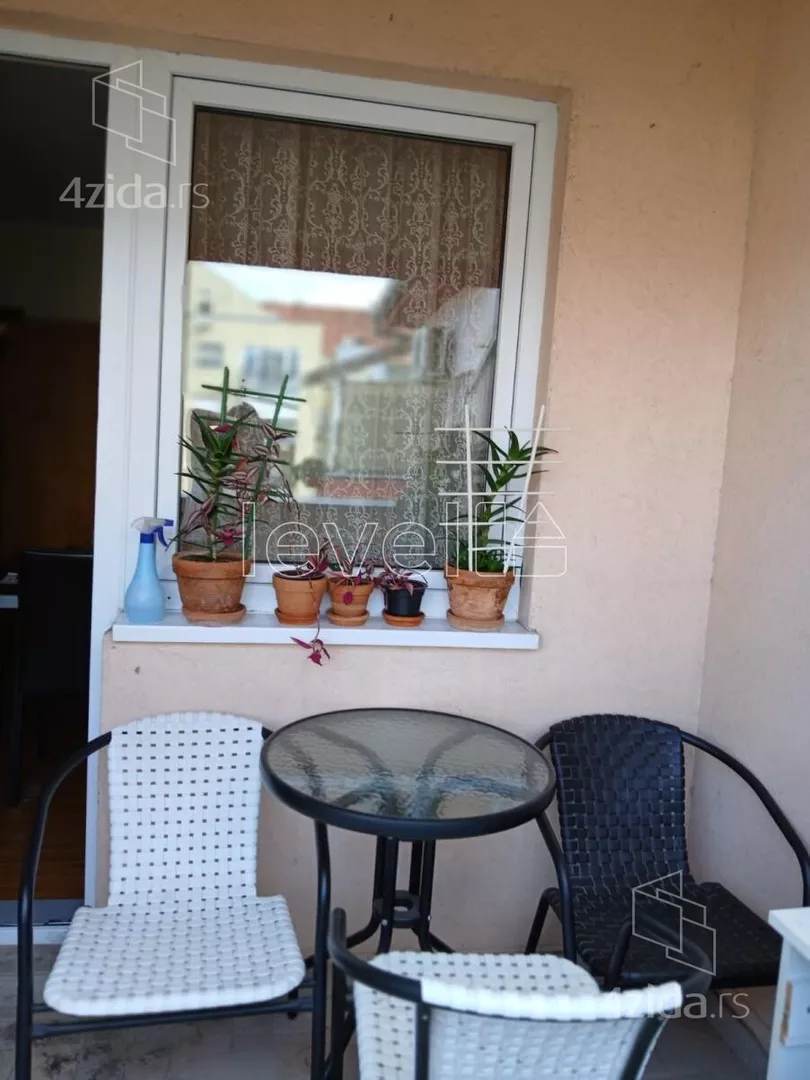 Četvoroiposoban stan | 4zida