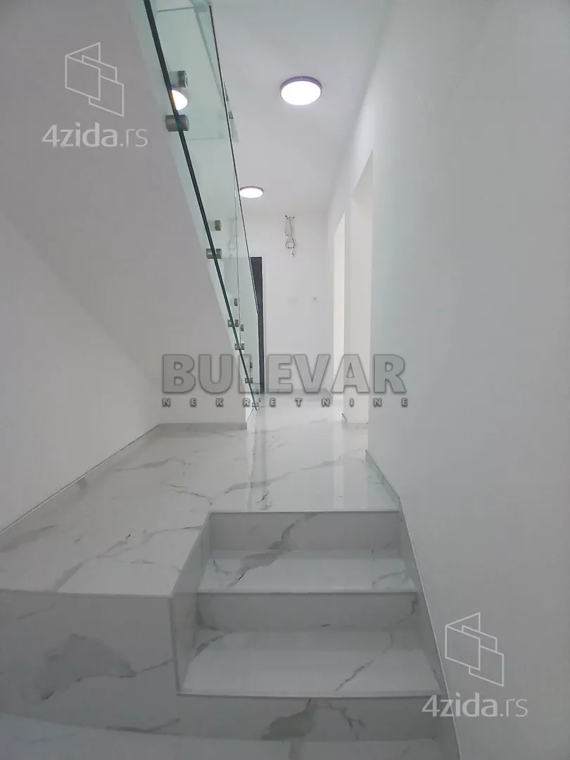 Lokal | 4zida