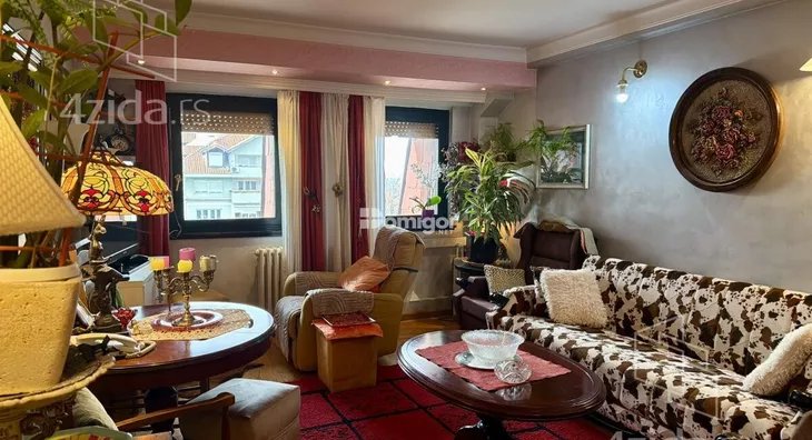 Četvoroiposoban stan | 4zida