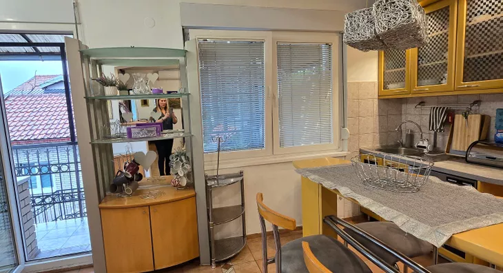 Šestosoban stan | 4zida