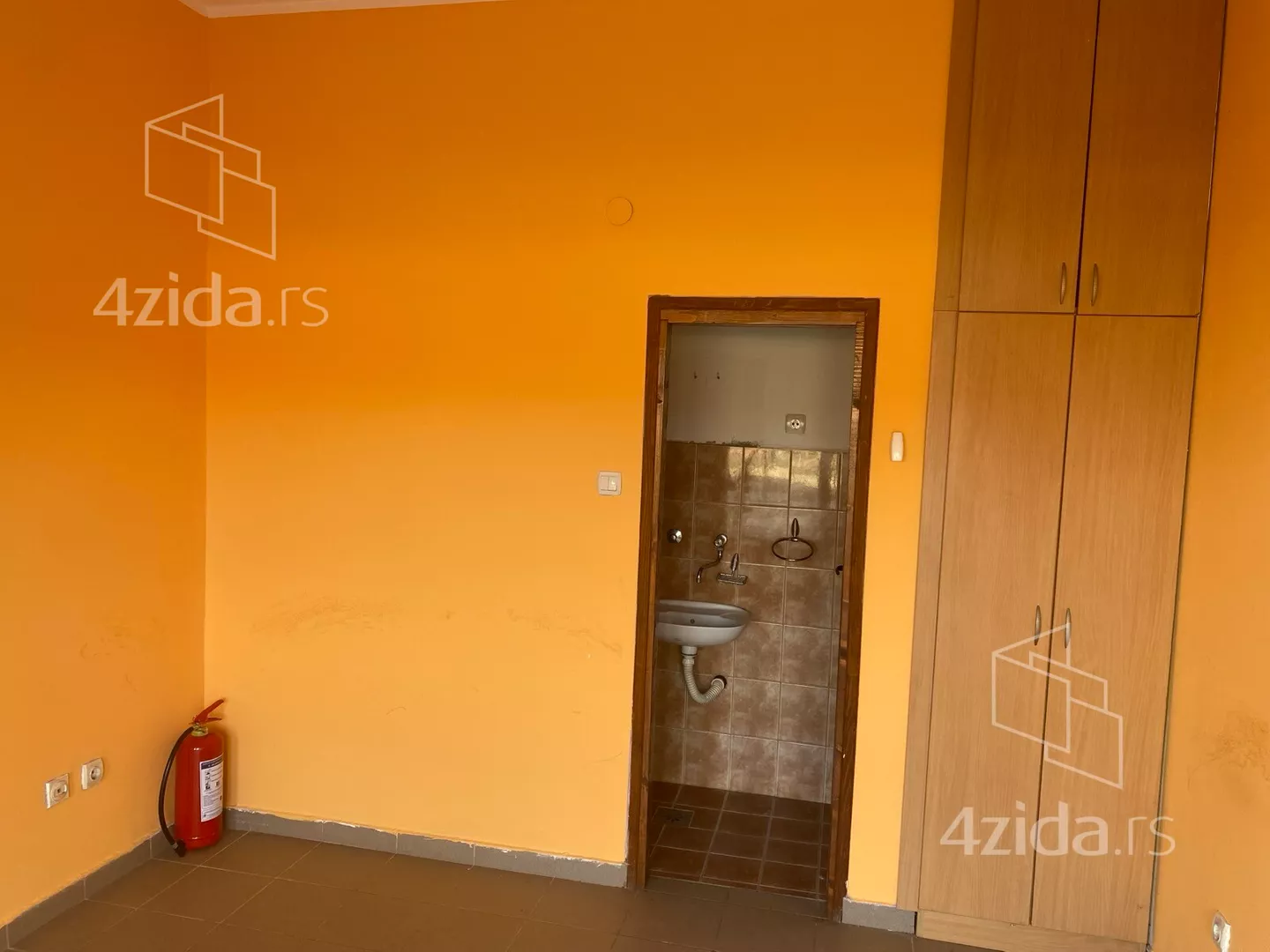 Lokal | 4zida