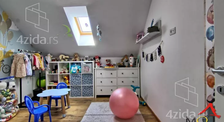 Četvoroiposoban stan | 4zida