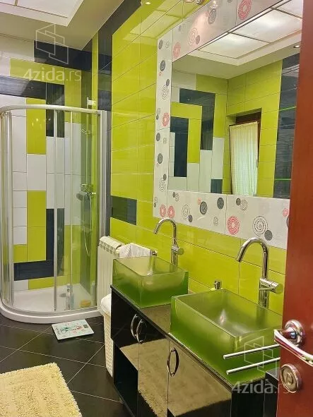 Šestosoban stan | 4zida