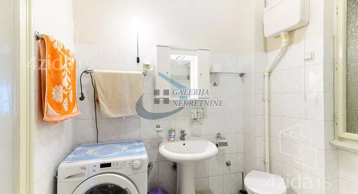 Četvoroiposoban stan | 4zida