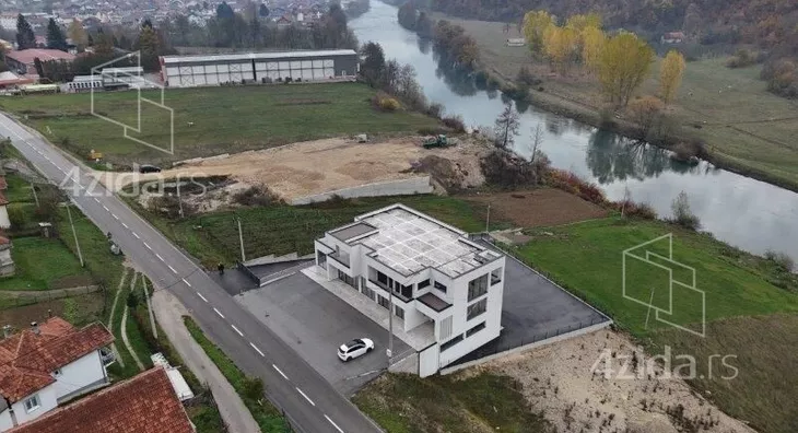 Poslovna zgrada | 4zida