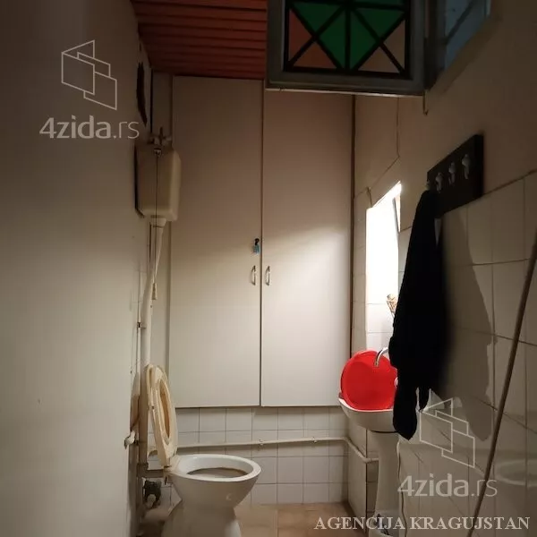 Lokal | 4zida