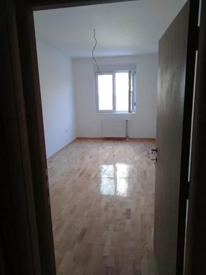 Crveni Pevac | 4zida.rs