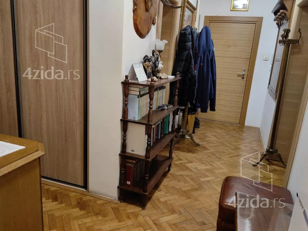 Troiposoban stan | 4zida