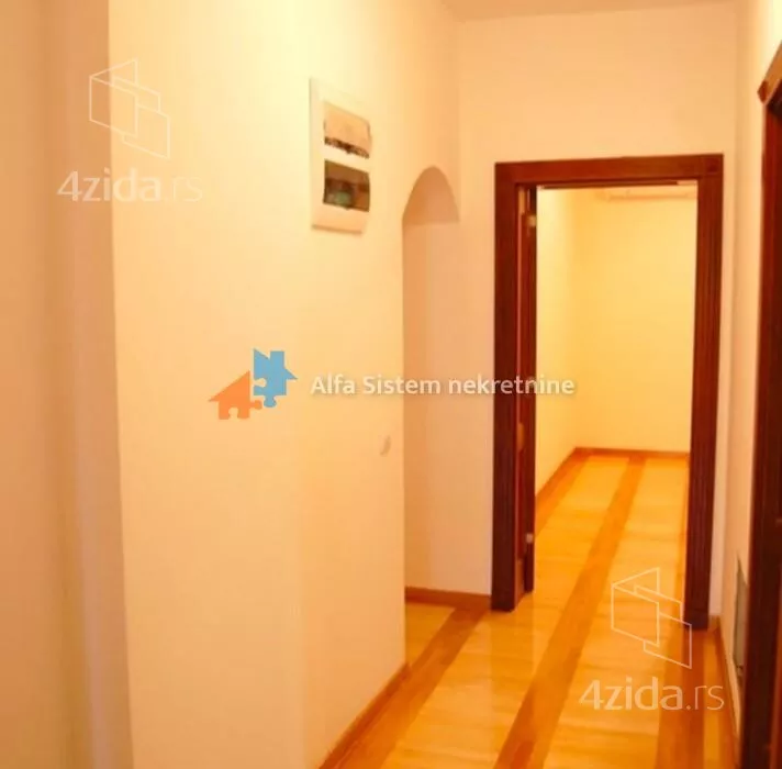 Šestosoban stan | 4zida