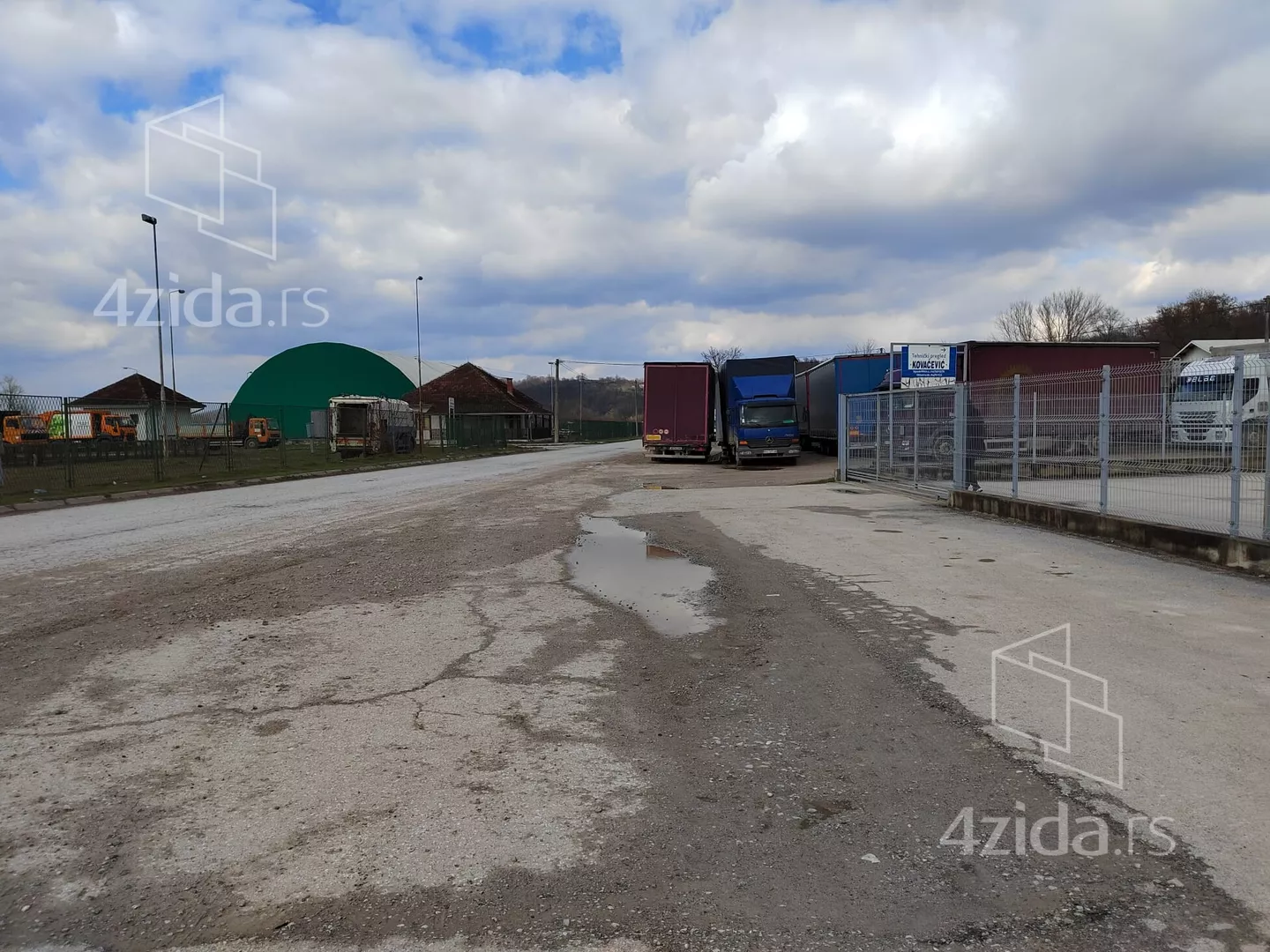 Poslovna zgrada | 4zida