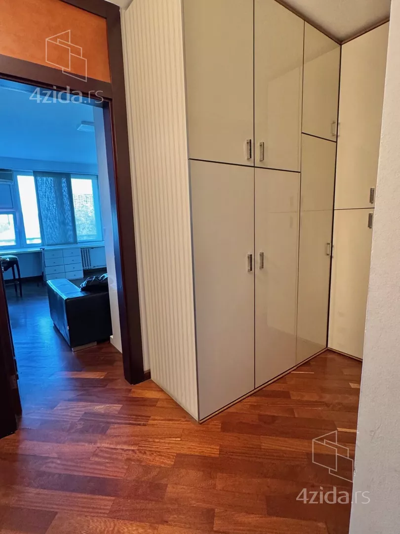 Četvoroiposoban stan | 4zida