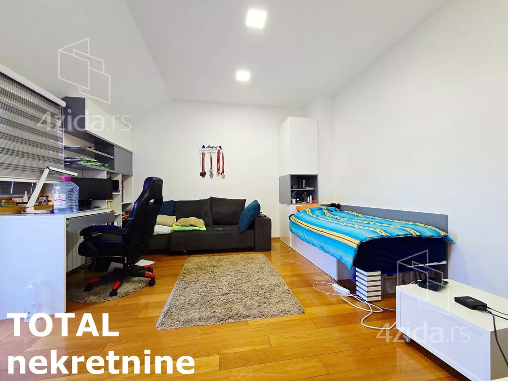 Sedmosoban stan | 4zida