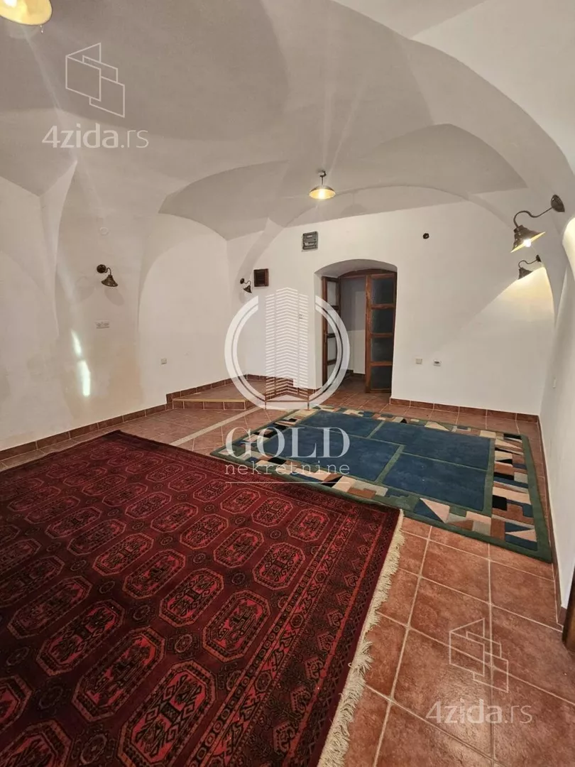 Šestoiposoban stan | 4zida