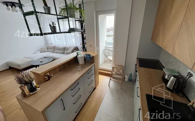 Troiposoban stan | 4zida