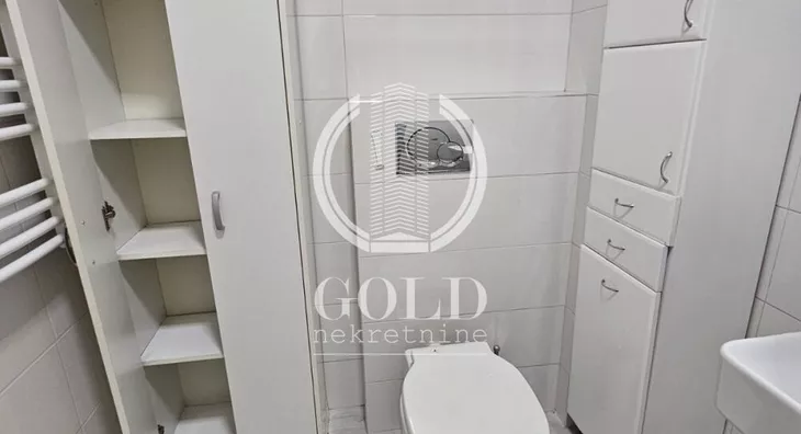 Šestosoban stan | 4zida