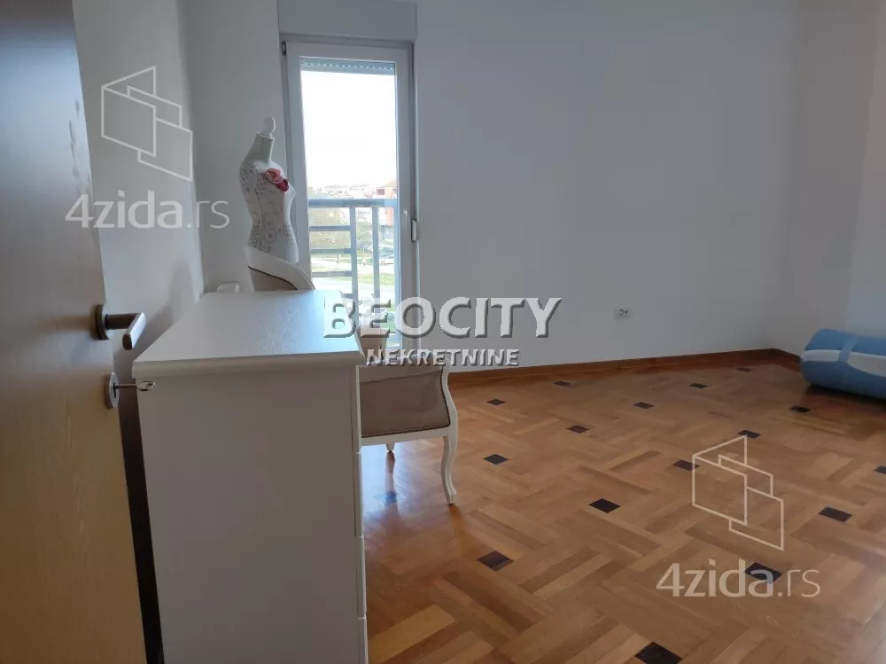 Četvoroiposoban stan | 4zida