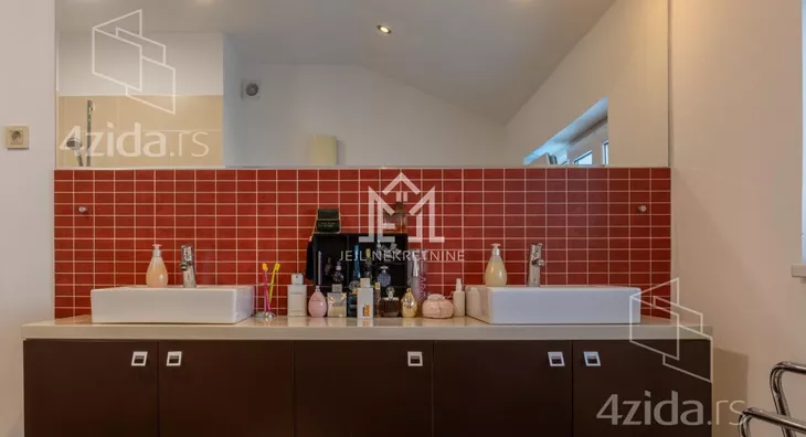 Šestosoban stan | 4zida
