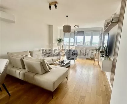Karađorđev Trg | 4zida.rs