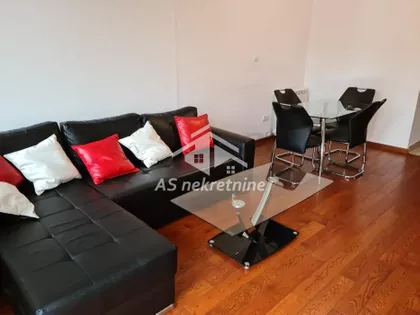 Vukov Spomenik | 4zida.rs