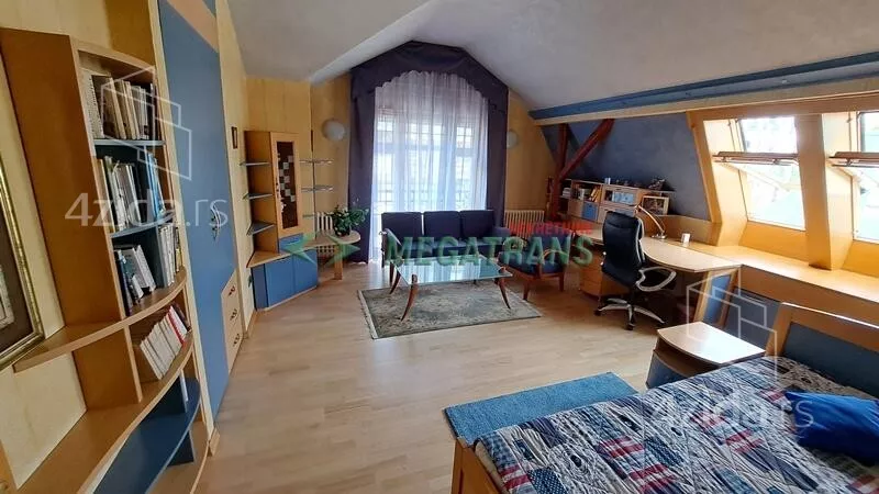 Šestosoban stan | 4zida