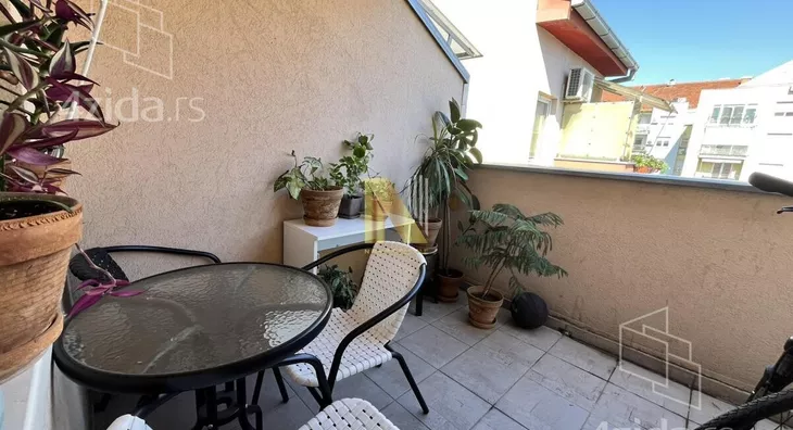 Petosoban stan | 4zida