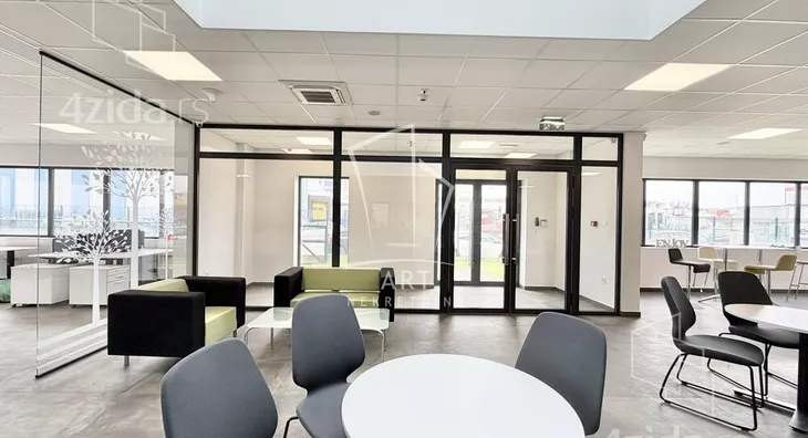 Poslovna zgrada | 4zida