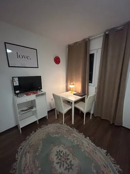 Emilije Jakšić | 4zida.rs