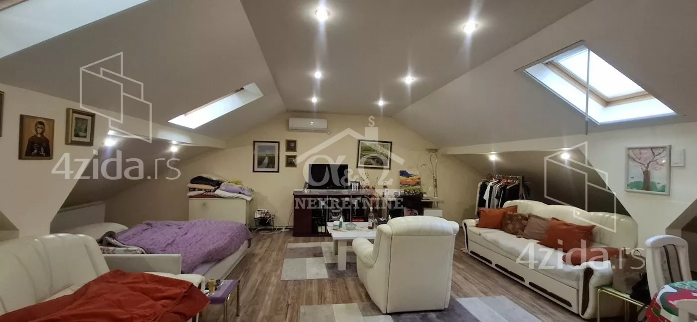 Poslovna zgrada | 4zida